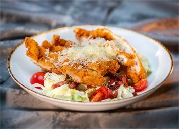 Salata Caesar cu pui crispy 400g